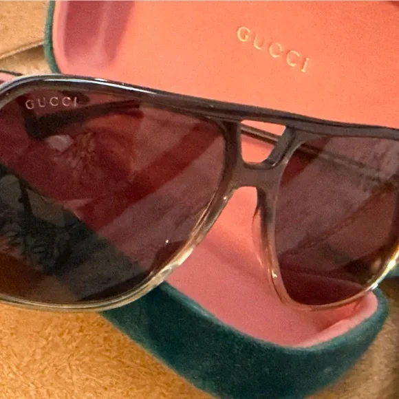 Gucci Tortoiseshell Brown Gradient Shield Sunglasses - Picture 3 of 3